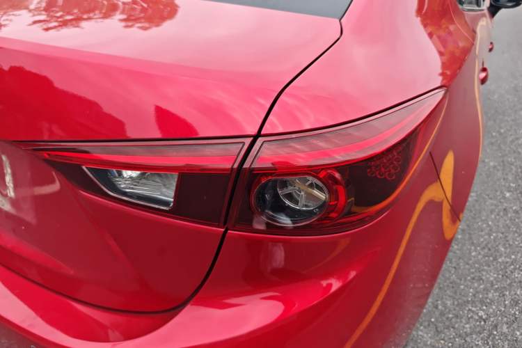 Used Mazda 3 Axela 2017 Sedan 1.5L Automatic Luxury Model Emission Standard China V Exterior 3