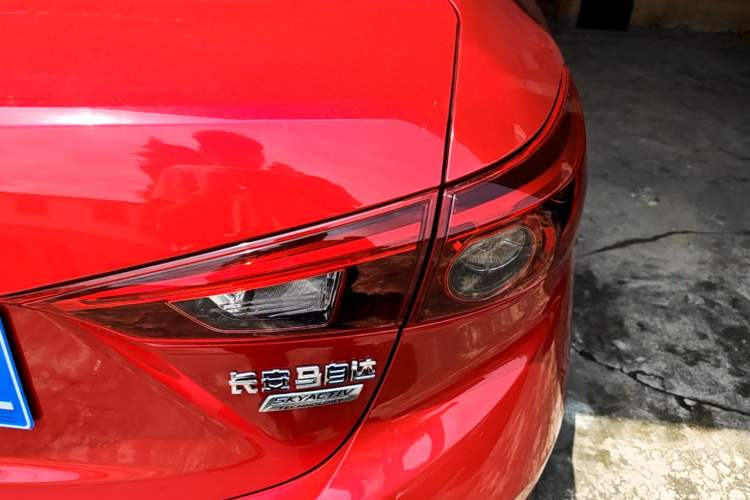 Used Mazda 3 Axela 2017 Sedan 1.5L Automatic Luxury Model Emission Standard China V Exterior 3