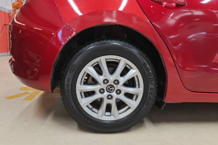 Used Mazda 3 Axela 2017 Hatchback 1.5L Automatic Luxury Model Emission Standard China V Exterior 3