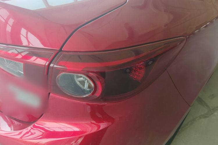 Used Mazda 3 Axela 2017 Sedan 1.5L Automatic Luxury Model Emission Standard China V Exterior 3