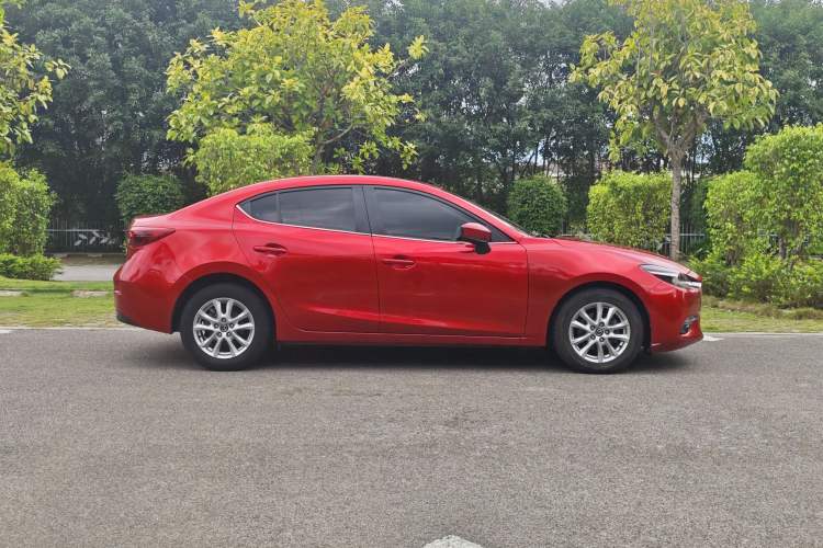Used Mazda 3 Axela 2017 Sedan 1.5L Automatic Luxury Model Emission Standard China V Exterior 4