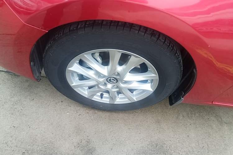 Used Mazda 3 Axela 2017 Hatchback 1.5L Automatic Luxury Model Emission Standard China V Exterior 4