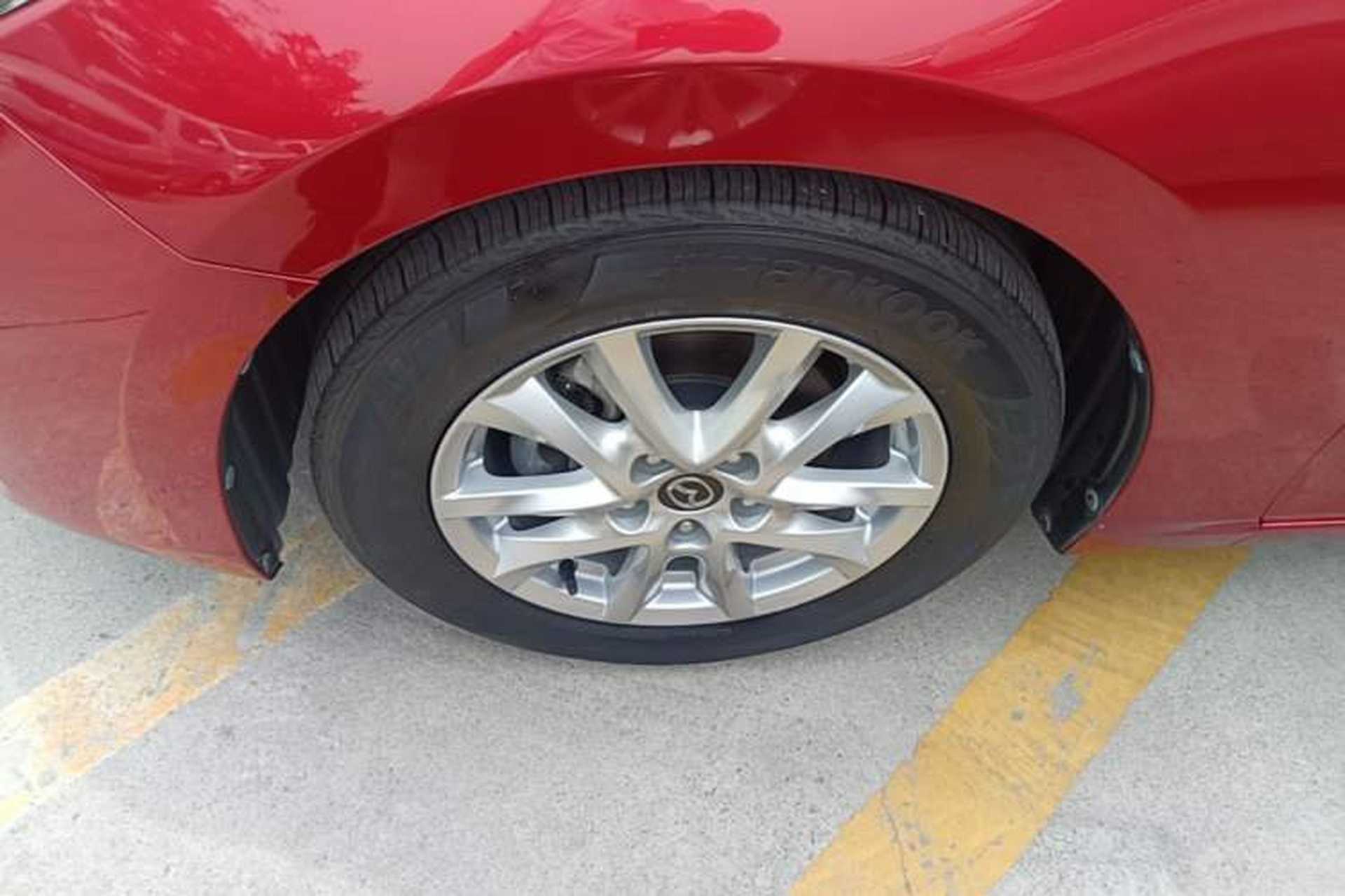 Used Mazda 3 Axela 2017 Sedan 1.5L Automatic Luxury Model Emission Standard China V Exterior 4