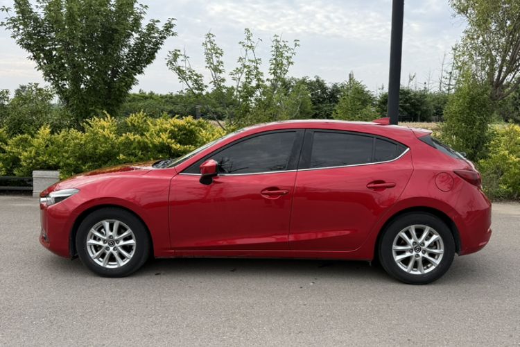 Used Mazda 3 Axela 2017 Hatchback 1.5L Automatic Luxury Model Emission Standard China V Exterior 4