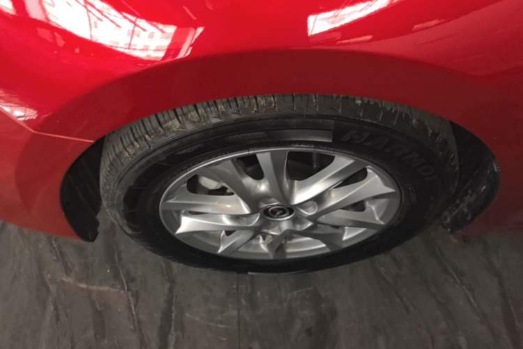 Used Mazda 3 Axela 2017 Sedan 1.5L Automatic Luxury Model Emission Standard China V Exterior 4