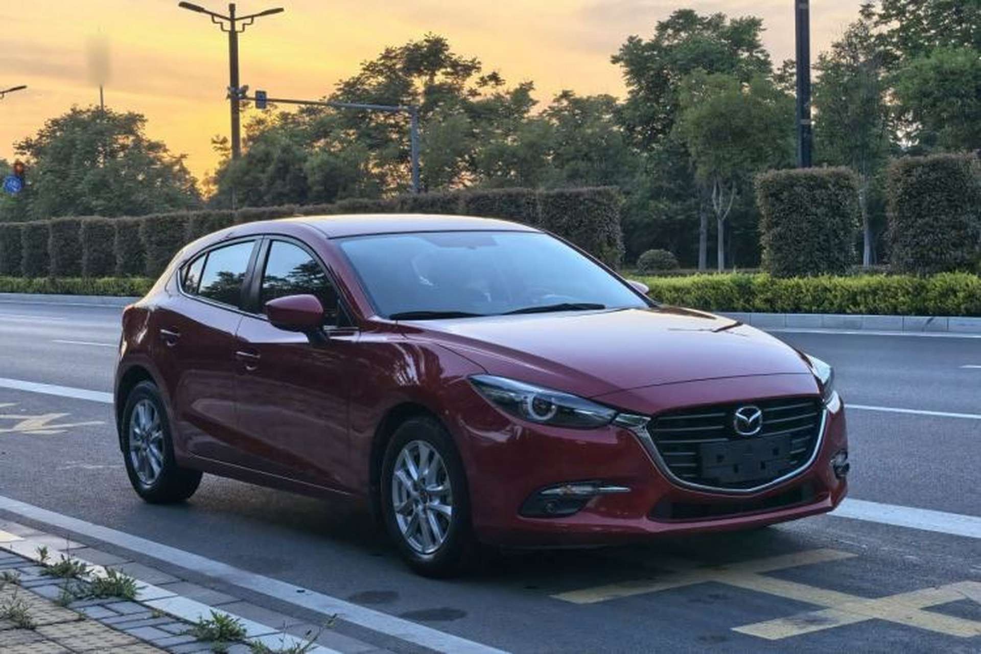 Used Mazda 3 Axela 2017 Hatchback 1.5L Automatic Luxury Model Emission Standard China V Exterior 4