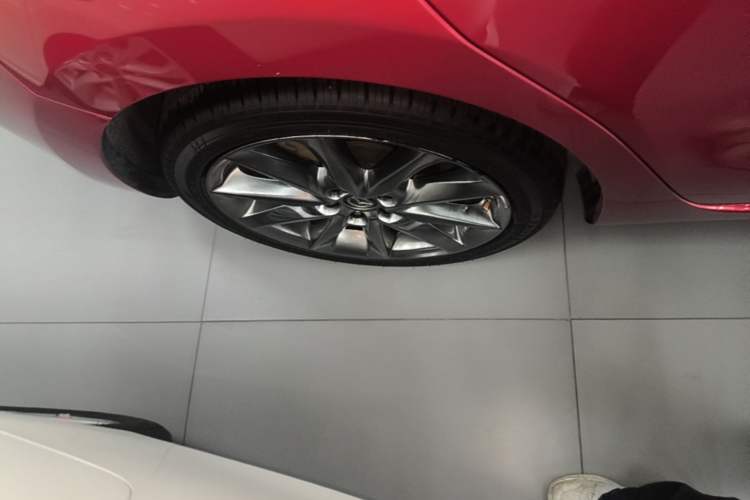 Used Mazda 3 Axela 2017 Hatchback 2.0L Automatic Luxury Model Emission Standard China V Exterior 5