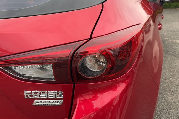 Used Mazda 3 Axela 2017 Hatchback 1.5L Automatic Luxury Model Emission Standard China V Exterior 6