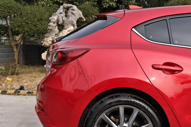 Used Mazda 3 Axela 2017 Hatchback 2.0L Automatic Sport Model China V Emission Standard Exterior 6
