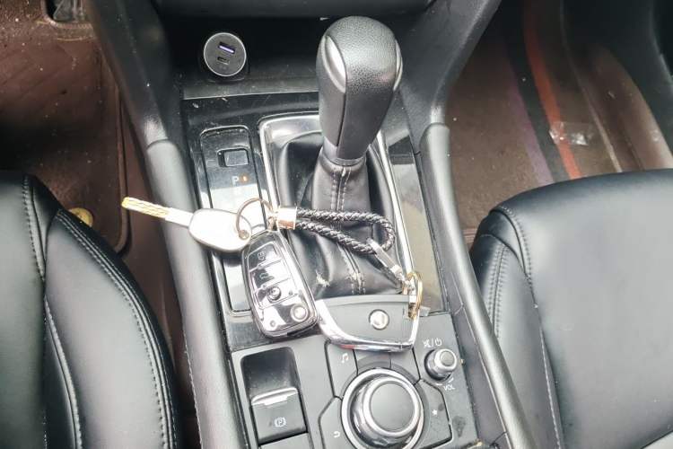 Used Mazda 3 Axela 2017 Sedan 1.5L Automatic Luxury Model Emission Standard China V Gear Lever
