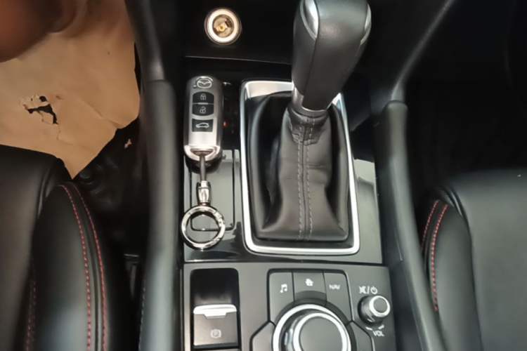 Used Mazda 3 Axela 2017 Sedan 1.5L Automatic Luxury Model Emission Standard China V Gear Lever