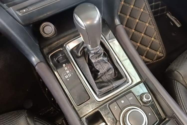 Used Mazda 3 Axela 2017 Sedan 2.0L Automatic Prestige Model China V Standard Gear Lever