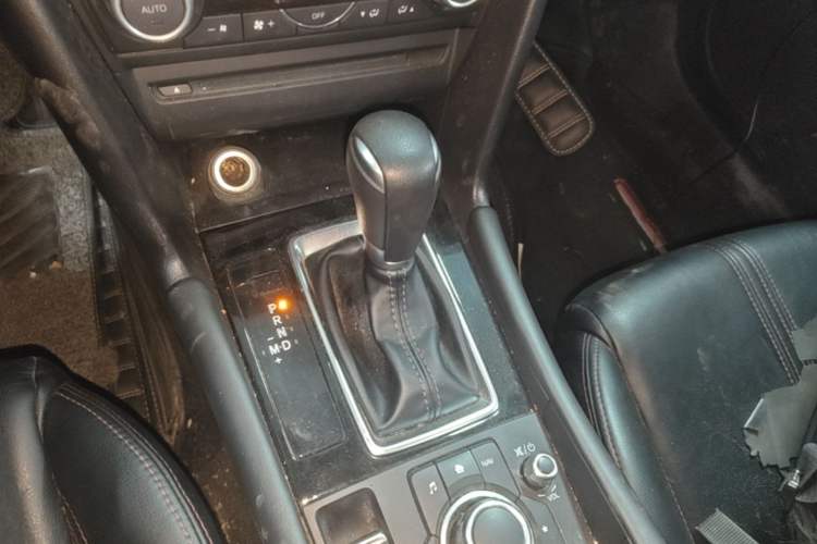 Used Mazda 3 Axela 2017 Sedan 1.5L Automatic Luxury Model Emission Standard China V Gear Lever