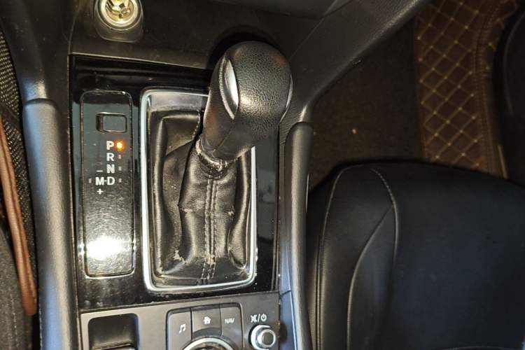 Used Mazda 3 Axela 2017 Sedan 1.5L Automatic Luxury Model Emission Standard China V Gear Lever