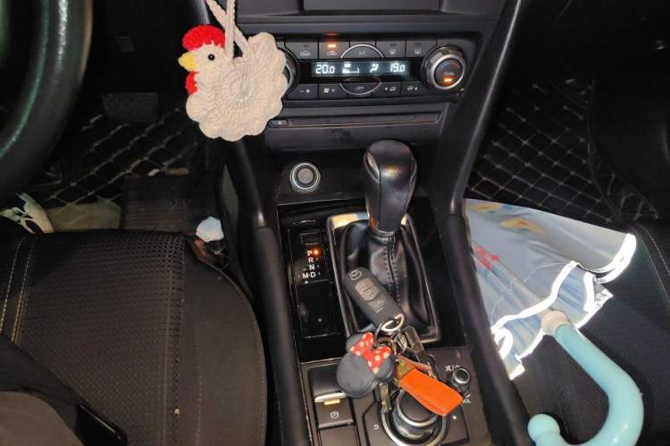 Used Mazda 3 Axela 2017 Sedan 1.5L Automatic Luxury Model China VI Standard Gear Lever