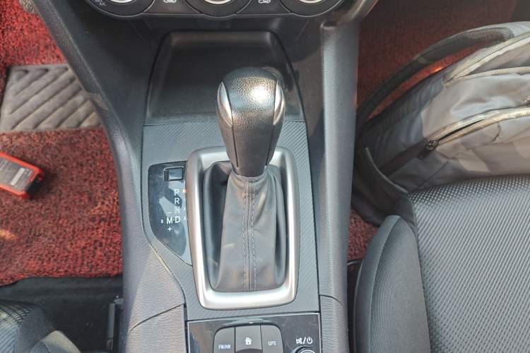 Used Mazda 3 Axela 2017 Sedan 1.5L Automatic Comfort Model Emission Standard China V Gear Lever