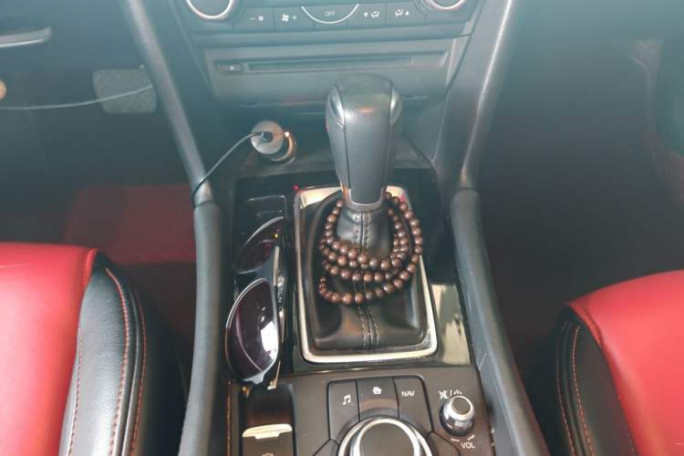 Used Mazda 3 Axela 2017 Sedan 1.5L Automatic Luxury Model Emission Standard China V Gear Lever