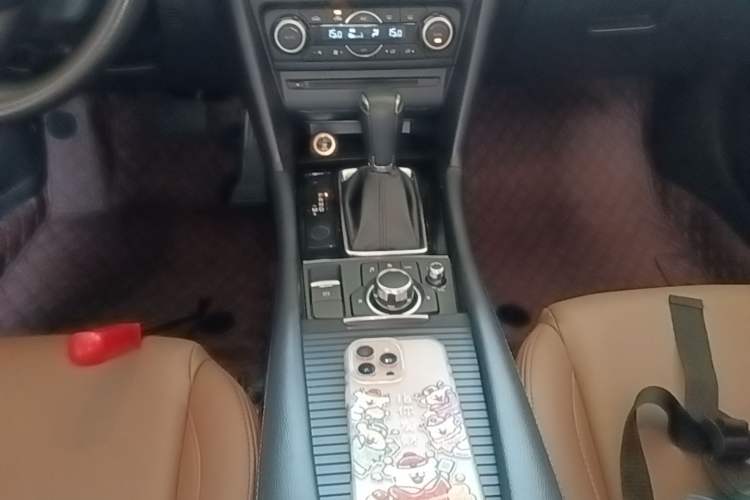 Used Mazda 3 Axela 2017 Sedan 1.5L Automatic Luxury Model Emission Standard China V Gear Lever