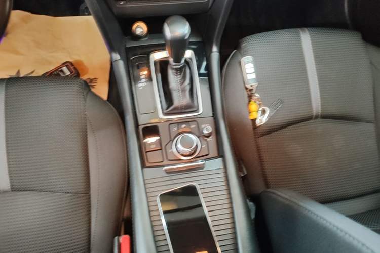 Used Mazda 3 Axela 2017 Sedan 1.5L Automatic Luxury Model Emission Standard China V Gear Lever