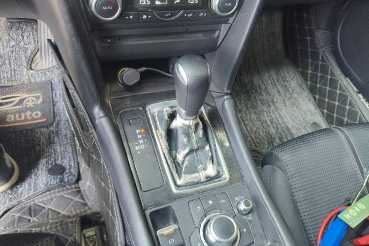 Used Mazda 3 Axela 2017 Sedan 1.5L Automatic Luxury Model Emission Standard China V Gear Lever