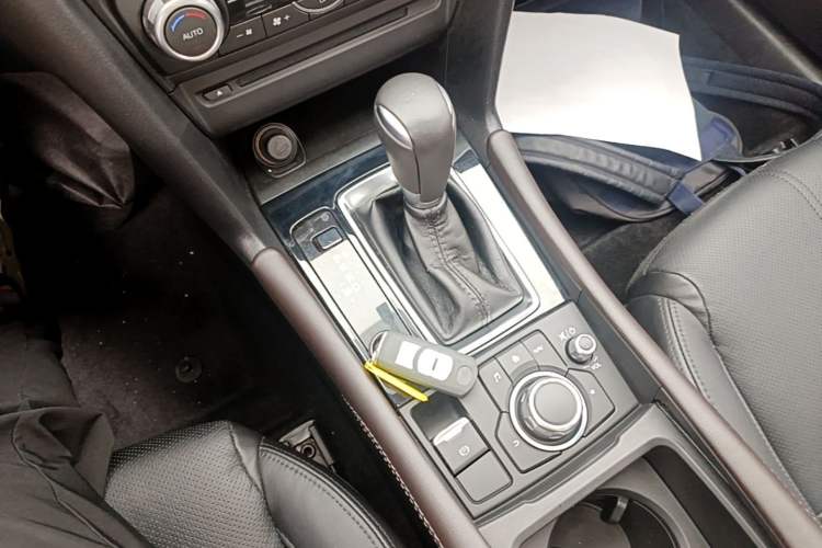 Used Mazda 3 Axela 2017 Sedan 2.0L Automatic Prestige Model China V Standard Gear Lever