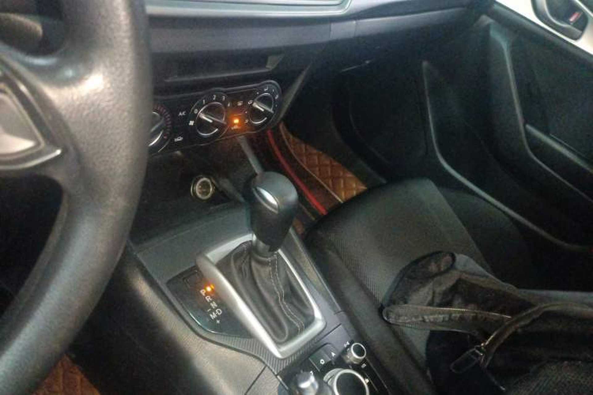 Used Mazda 3 Axela 2017 Sedan 1.5L Automatic Comfort Model Emission Standard China V Gear Lever