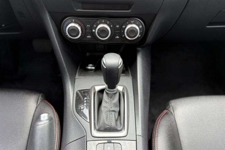 Used Mazda 3 Axela 2017 Sedan 1.5L Automatic Comfort Model Emission Standard China V Gear Lever
