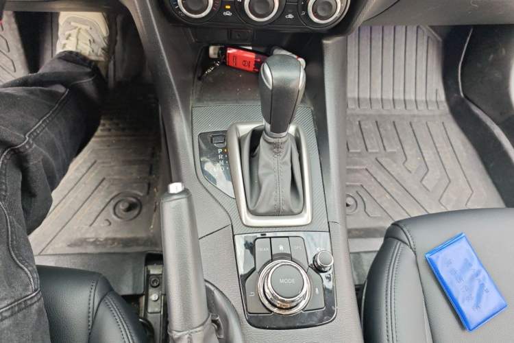Used Mazda 3 Axela 2017 Sedan 1.5L Automatic Comfort Model Emission Standard China V Gear Lever