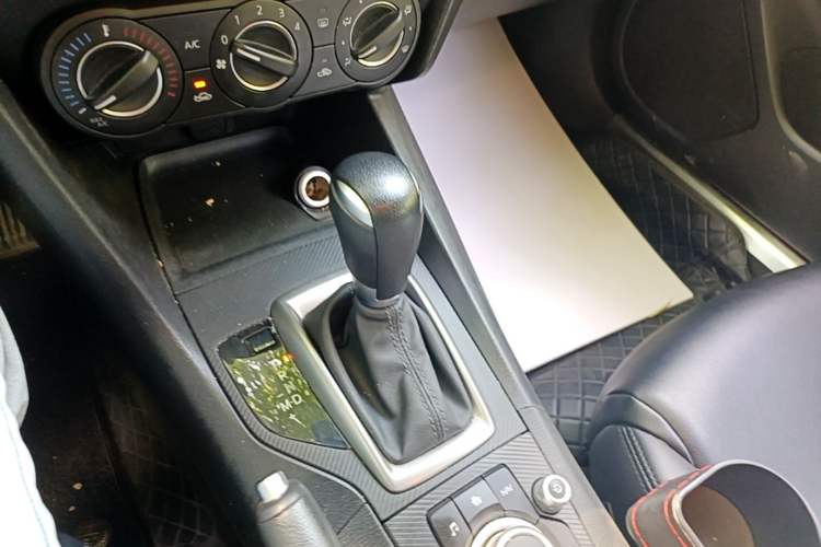 Used Mazda 3 Axela 2017 Sedan 1.5L Automatic Comfort Model Emission Standard China V Gear Lever