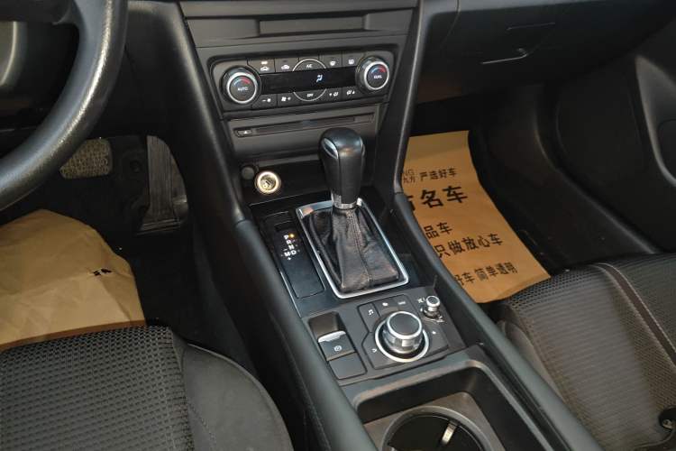 Used Mazda 3 Axela 2017 Sedan 1.5L Automatic Luxury Model Emission Standard China V Gear Lever