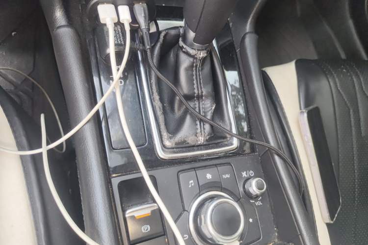 Used Mazda 3 Axela 2017 Sedan 1.5L Automatic Luxury Model Emission Standard China V Gear Lever