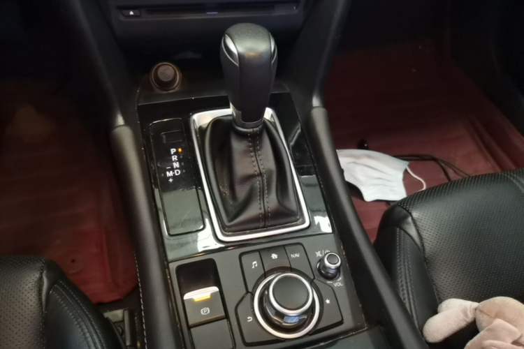 Used Mazda 3 Axela 2017 Sedan 2.0L Automatic Flagship Model China V Standard Gear Lever