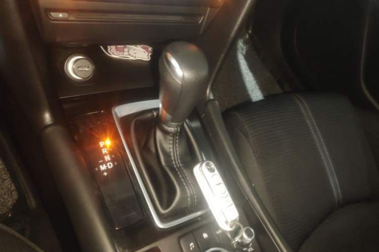 Used Mazda 3 Axela 2017 Sedan 1.5L Automatic Luxury Model Emission Standard China V Gear Lever
