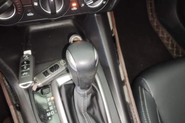 Used Mazda 3 Axela 2017 Sedan 1.5L Automatic Comfort Model Emission Standard China V Gear Lever
