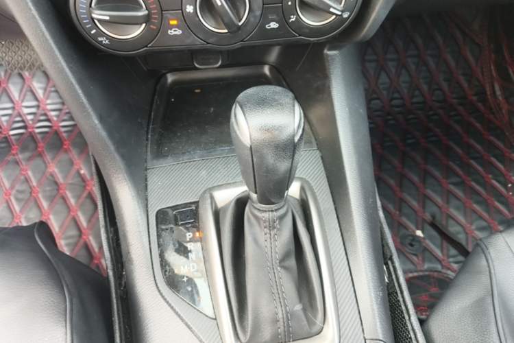 Used Mazda 3 Axela 2017 Hatchback 1.5L Automatic Comfort Model Emission Standard China V Gear Lever