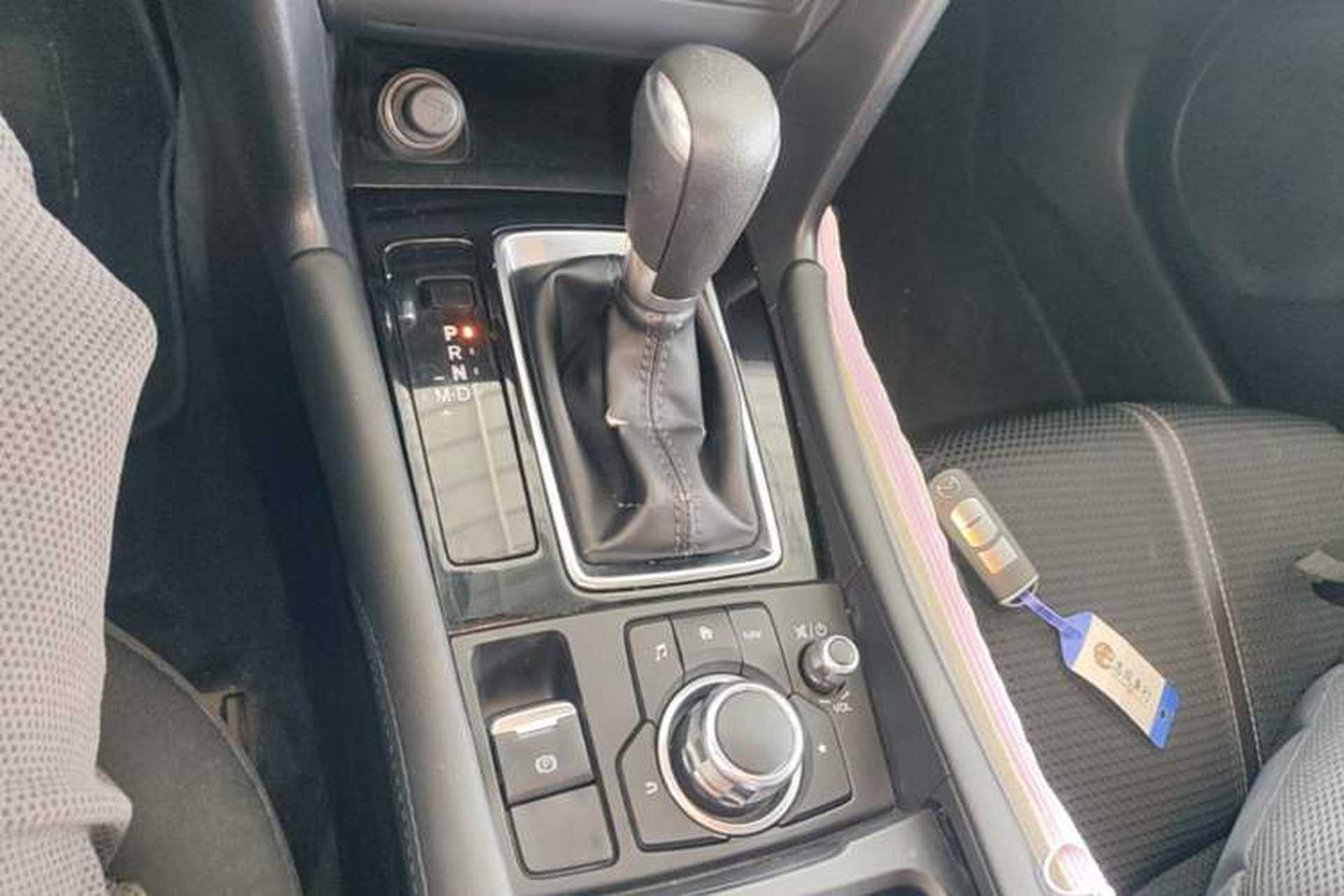 Used Mazda 3 Axela 2017 Sedan 1.5L Automatic Luxury Model Emission Standard China V Gear Lever
