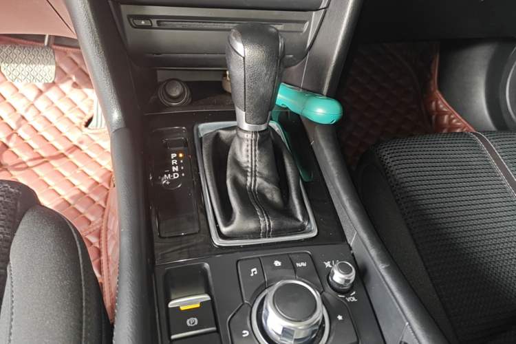 Used Mazda 3 Axela 2017 Sedan 1.5L Automatic Luxury Model Emission Standard China V Gear Lever