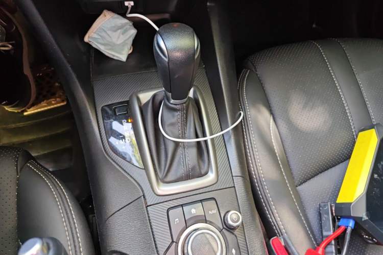 Used Mazda 3 Axela 2017 Sedan 1.5L Automatic Comfort Model Emission Standard China V Gear Lever