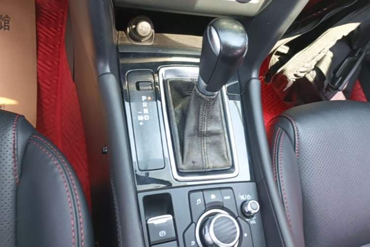 Used Mazda 3 Axela 2017 Sedan 1.5L Automatic Luxury Model Emission Standard China V Gear Lever