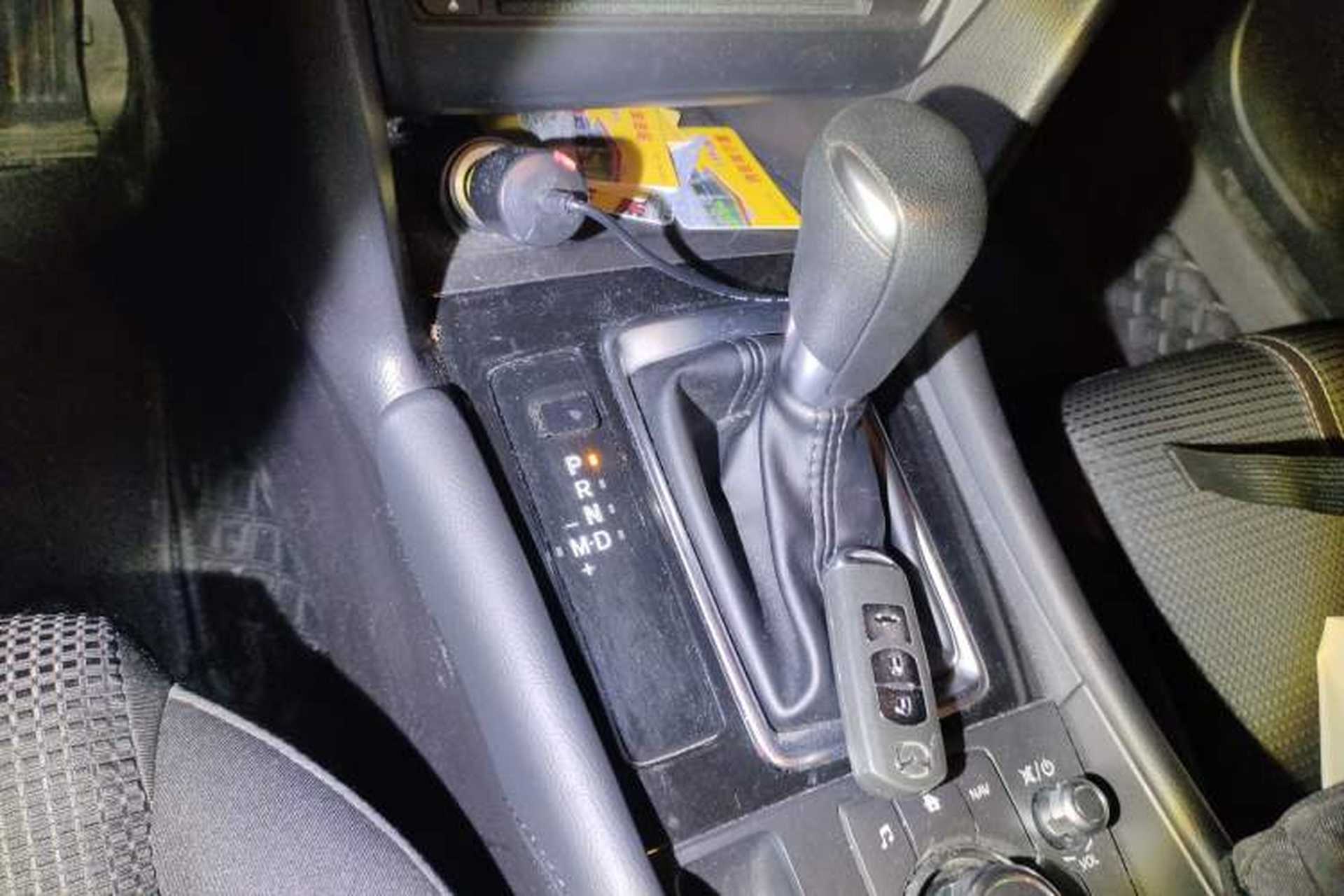 Used Mazda 3 Axela 2017 Sedan 1.5L Automatic Luxury Model China VI Standard Gear Lever