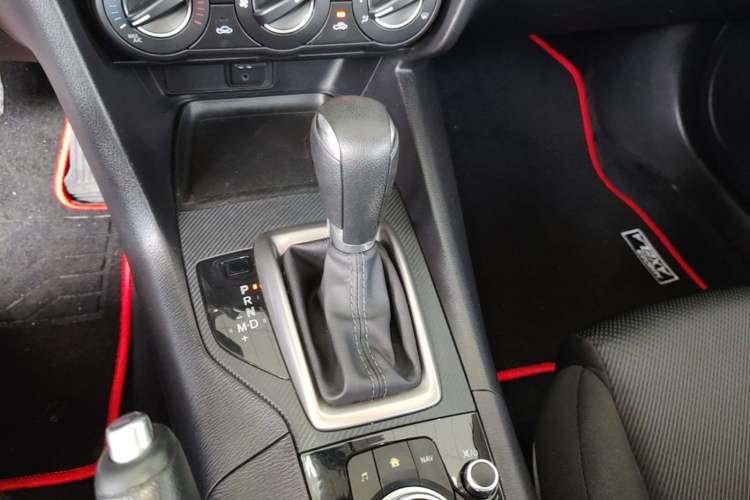 Used Mazda 3 Axela 2017 Sedan 1.5L Automatic Comfort Model Emission Standard China V Gear Lever