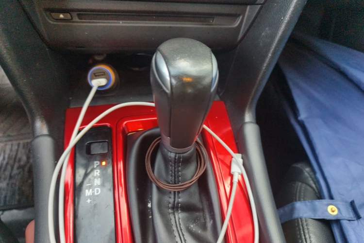 Used Mazda 3 Axela 2017 Hatchback 2.0L Automatic Luxury Model Emission Standard China V Gear Lever