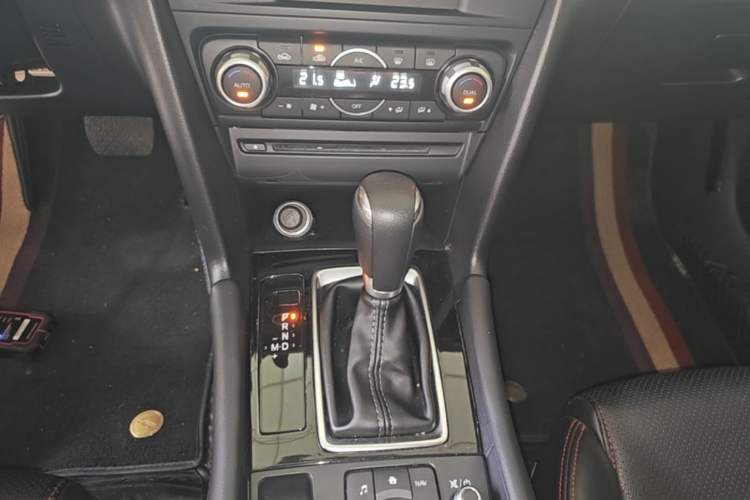 Used Mazda 3 Axela 2017 Sedan 1.5L Automatic Luxury Model Emission Standard China V Gear Lever