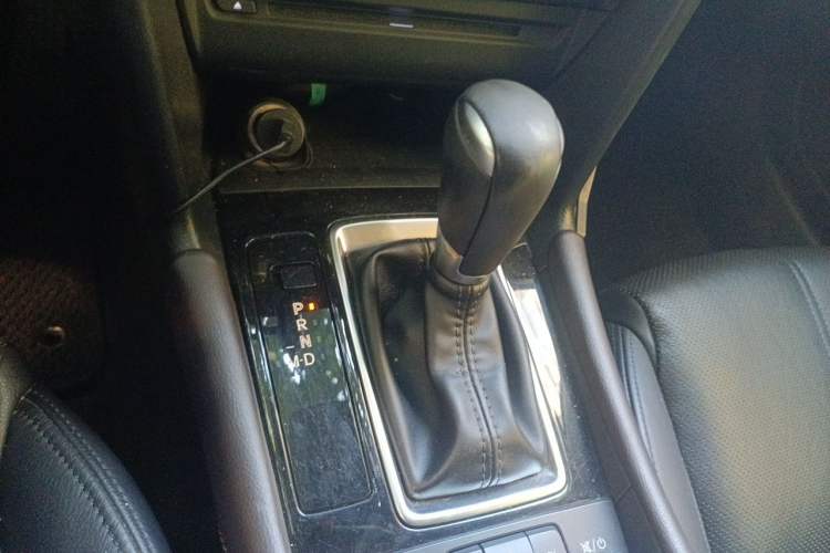 Used Mazda 3 Axela 2017 Sedan 2.0L Automatic Flagship Model China V Standard Gear Lever