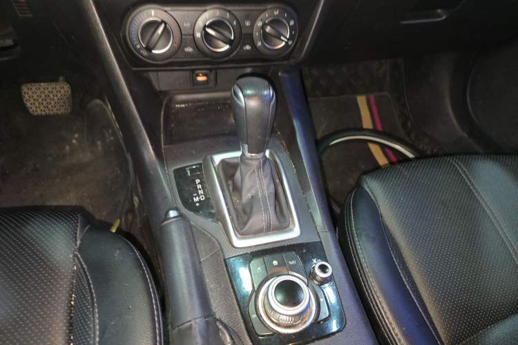 Used Mazda 3 Axela 2017 Sedan 1.5L Automatic Comfort Model Emission Standard China V Gear Lever
