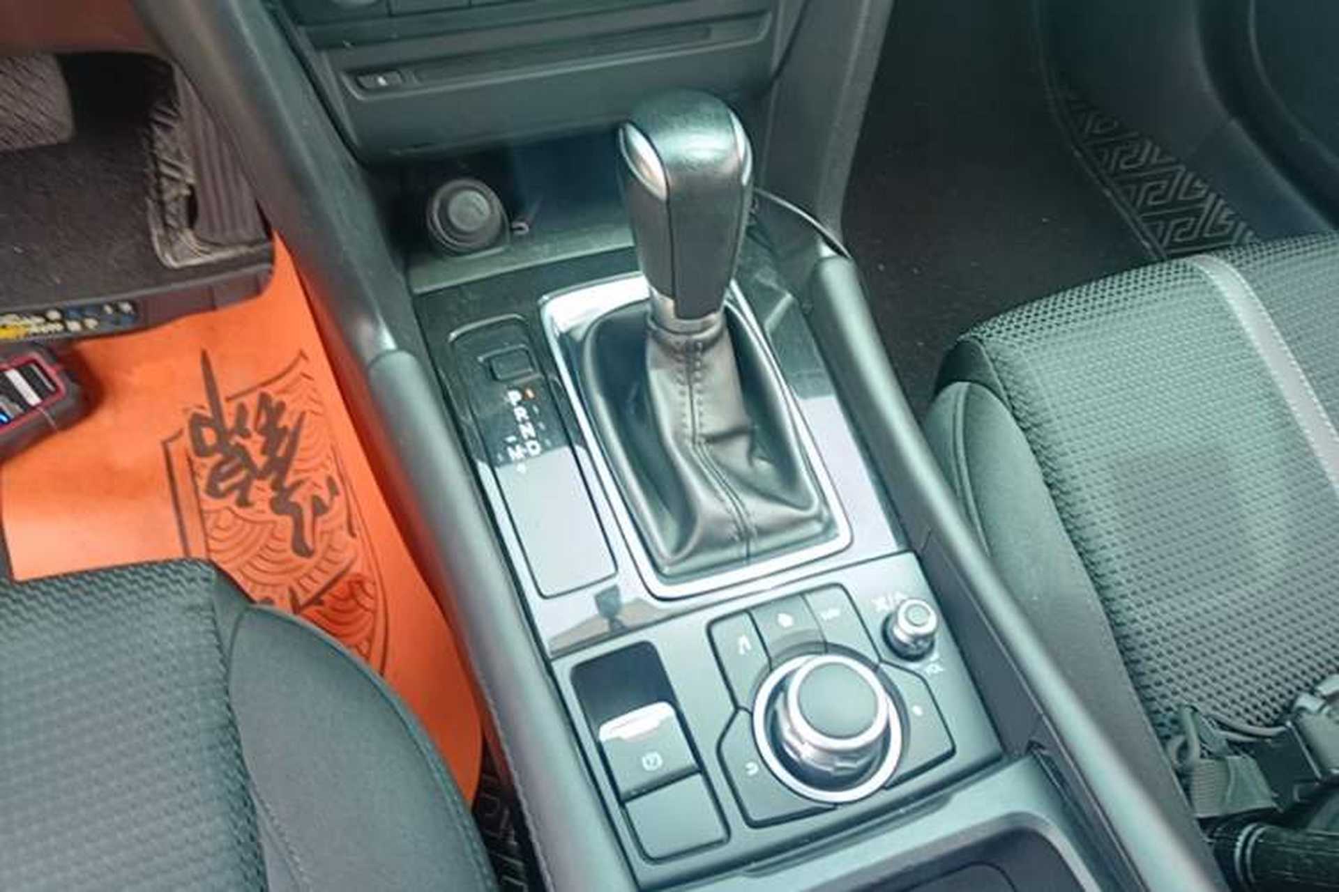 Used Mazda 3 Axela 2017 Sedan 1.5L Automatic Luxury Model Emission Standard China V Gear Lever