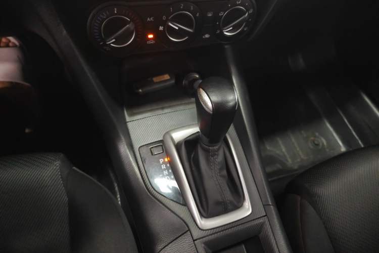 Used Mazda 3 Axela 2017 Sedan 1.5L Automatic Comfort Model Emission Standard China V Gear Lever