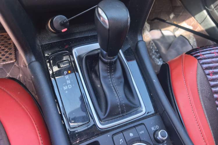 Used Mazda 3 Axela 2017 Sedan 1.5L Automatic Luxury Model China VI Standard Gear Lever