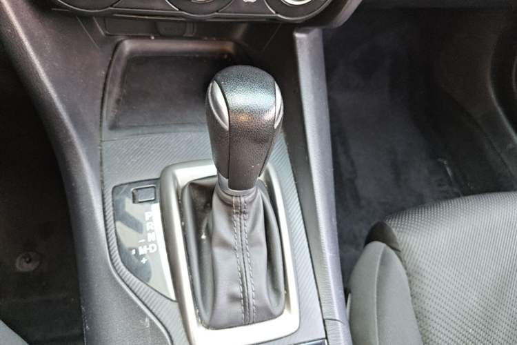 Used Mazda 3 Axela 2017 Sedan 1.5L Automatic Comfort Model Emission Standard China V Gear Lever