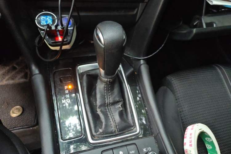 Used Mazda 3 Axela 2017 Sedan 1.5L Automatic Luxury Model Emission Standard China V Gear Lever